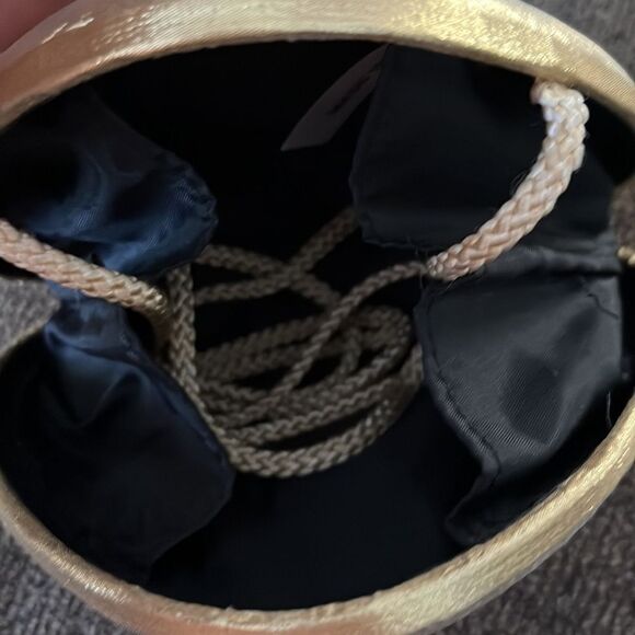 Gold Metallic Shell Clutch Mini Purse Snap Closure Crossbody Strap Black Inside - Picture 13 of 14